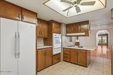 Welcome to this well maintained home in the heart of Sun Lakes! on Sun Lakes Country Club in Arizona - for sale on GolfHomes.com, golf home, golf lot