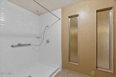 Welcome to this well maintained home in the heart of Sun Lakes! on Sun Lakes Country Club in Arizona - for sale on GolfHomes.com, golf home, golf lot