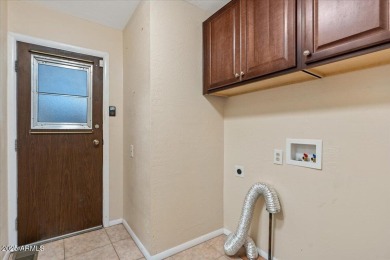 Welcome to this well maintained home in the heart of Sun Lakes! on Sun Lakes Country Club in Arizona - for sale on GolfHomes.com, golf home, golf lot
