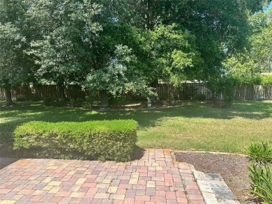 GREAT 3/2 CBS KINGSTON MODEL LOCATED IN CASTLE PINES ON A VERY on Eagle Ridge At Spruce Creek Country Club in Florida - for sale on GolfHomes.com, golf home, golf lot