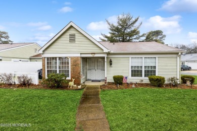 Welcome to this well kept 2 bedroom, 2 bath Stratford mode home on Leisure Village West Assoc. in New Jersey - for sale on GolfHomes.com, golf home, golf lot