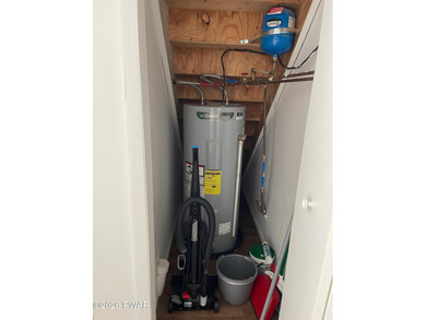 Super clean and move in ready! Beautiful layout with updated on Pocono Farms Country Club in Pennsylvania - for sale on GolfHomes.com, golf home, golf lot