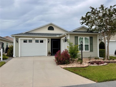 This immaculate 2 bedroom, 2 bath Moonstone Patio Villa offers 1 on Pennbrooke Fairways in Florida - for sale on GolfHomes.com, golf home, golf lot