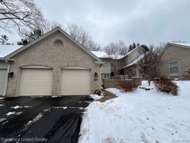 Gorgeous and spectacularly updated Oak Pointe condo with access on Oak Pointe Country Club in Michigan - for sale on GolfHomes.com, golf home, golf lot