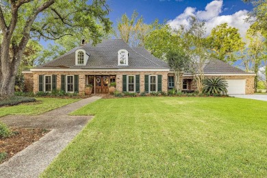 Ellendale on the golf course at its finest!  This beauty has 4 on Ellendale Country Club in Louisiana - for sale on GolfHomes.com, golf home, golf lot