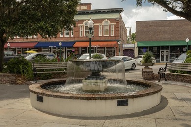 Looking for the perfect home in downtown Summerville? It on Miler Country Club in South Carolina - for sale on GolfHomes.com, golf home, golf lot