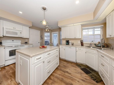 Golfers, tennis and pickleball players, swimmers, and/or all on Plantation Golf and Country Club in Florida - for sale on GolfHomes.com, golf home, golf lot