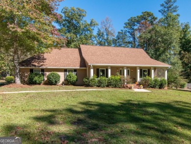 Perfect Location! This beautiful home is situated on the 17th on Canongate On White Oak Golf Course in Georgia - for sale on GolfHomes.com, golf home, golf lot