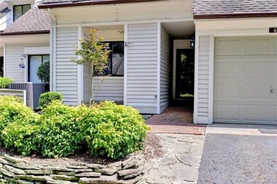 Enjoy this 3 BR 2.5 bath townhome located in Kingsmill on the on Kingsmill Resort and Golf Club in Virginia - for sale on GolfHomes.com, golf home, golf lot