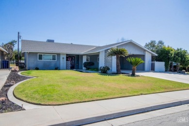 On The Golf Course!! Come view this Kern City, Age 55 and BETTER on Sundale Country Club in California - for sale on GolfHomes.com, golf home, golf lot