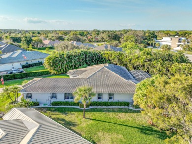 Meticulously Maintained 3BR/3BA  plus den Pool Home in Meadowood on Meadowood Golf and Tennis Club in Florida - for sale on GolfHomes.com, golf home, golf lot