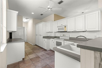 Wonderful 3 Bed / 2 Bath home on the Golf Course with side entry on Ocala Palms Golf and Country Club in Florida - for sale on GolfHomes.com, golf home, golf lot