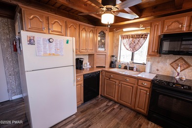 Welcome to your perfect Pocono retreat! This charming on The Hideout Golf in Pennsylvania - for sale on GolfHomes.com, golf home, golf lot