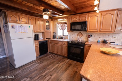 Welcome to your perfect Pocono retreat! This charming on The Hideout Golf in Pennsylvania - for sale on GolfHomes.com, golf home, golf lot