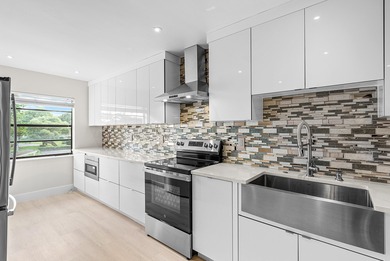 LAST UNIT REMAINING WITH NEW BUYER INCENTIVE! Photos virtually on Hunters Run Golf and Country Club in Florida - for sale on GolfHomes.com, golf home, golf lot