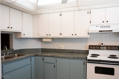 Don't miss out on owning a beautiful 2 bedroom, 2 bathroom top on Whiskey Creek Country Club in Florida - for sale on GolfHomes.com, golf home, golf lot