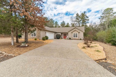 This 3-bedroom, 2-bath home in the Isabella neighborhood of Hot on Isabella Golf Course  in Arkansas - for sale on GolfHomes.com, golf home, golf lot