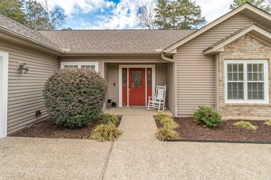 This 3-bedroom, 2-bath home in the Isabella neighborhood of Hot on Isabella Golf Course  in Arkansas - for sale on GolfHomes.com, golf home, golf lot