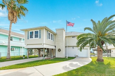 CHARMING THREE-BEDROOM CANAL HOME IN JAMAICA BEACH has a on Galveston Country Club in Texas - for sale on GolfHomes.com, golf home, golf lot