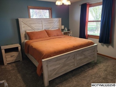 Great 3 bedroom, 1.5 bath split level home with an attached 2 on Linn Grove Country Club in Iowa - for sale on GolfHomes.com, golf home, golf lot