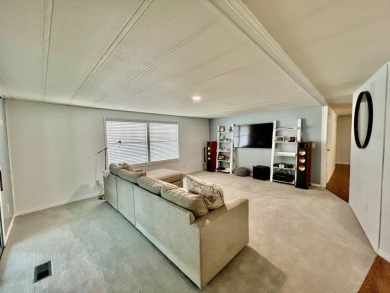 LAKEFRONT, SELLER IS VERY MOTIVATED, BRING ALL OFFERS! Home is on Water Oak Country Club Estates in Florida - for sale on GolfHomes.com, golf home, golf lot