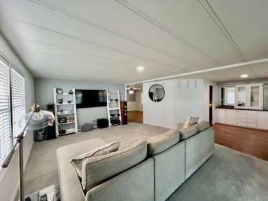 LAKEFRONT, SELLER IS VERY MOTIVATED, BRING ALL OFFERS! Home is on Water Oak Country Club Estates in Florida - for sale on GolfHomes.com, golf home, golf lot