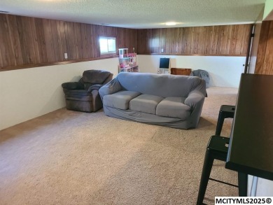 Great 3 bedroom, 1.5 bath split level home with an attached 2 on Linn Grove Country Club in Iowa - for sale on GolfHomes.com, golf home, golf lot