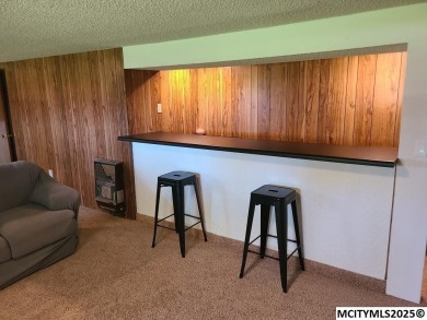 Great 3 bedroom, 1.5 bath split level home with an attached 2 on Linn Grove Country Club in Iowa - for sale on GolfHomes.com, golf home, golf lot