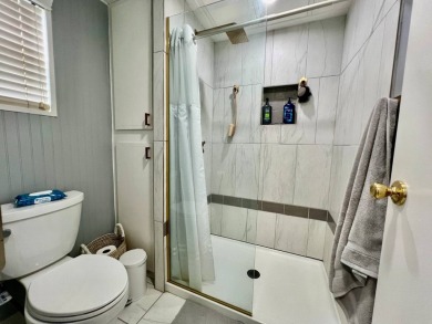 LAKEFRONT, SELLER IS VERY MOTIVATED, BRING ALL OFFERS! Home is on Water Oak Country Club Estates in Florida - for sale on GolfHomes.com, golf home, golf lot