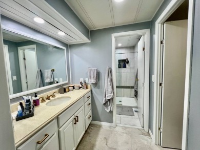 LAKEFRONT, SELLER IS VERY MOTIVATED, BRING ALL OFFERS! Home is on Water Oak Country Club Estates in Florida - for sale on GolfHomes.com, golf home, golf lot