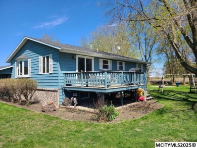 Great 3 bedroom, 1.5 bath split level home with an attached 2 on Linn Grove Country Club in Iowa - for sale on GolfHomes.com, golf home, golf lot