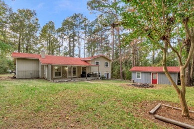 Nestled in a quiet cul-de-sac, this gem boasts 3 br 2ba with the on Rayburn Country Club in Texas - for sale on GolfHomes.com, golf home, golf lot