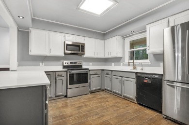 Nestled in a quiet cul-de-sac, this gem boasts 3 br 2ba with the on Rayburn Country Club in Texas - for sale on GolfHomes.com, golf home, golf lot