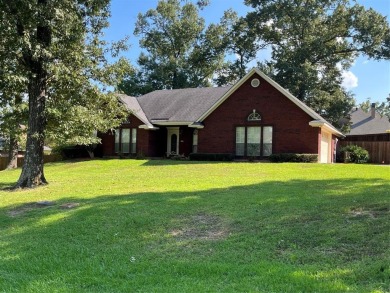 This lovely, one-owner, custom-built home is ready for its next on Northwood Hills Golf Club in Louisiana - for sale on GolfHomes.com, golf home, golf lot