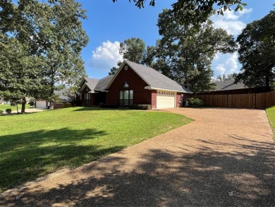 This lovely, one-owner, custom-built home is ready for its next on Northwood Hills Golf Club in Louisiana - for sale on GolfHomes.com, golf home, golf lot