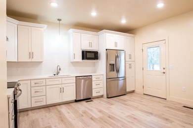 Luxury condominium located on Cooper's Hawk Golf Course on Coopers Hawk in Arkansas - for sale on GolfHomes.com, golf home, golf lot