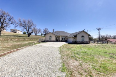 Welcome to this exceptional split wing floor plan offering on Oak Tree Country Club in California - for sale on GolfHomes.com, golf home, golf lot