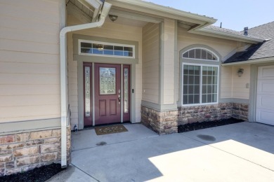 Welcome to this exceptional split wing floor plan offering on Oak Tree Country Club in California - for sale on GolfHomes.com, golf home, golf lot