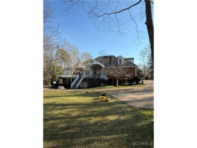 BEAUTIFUL TRANSITIONAL IN A GOLF COURSE COMMUNITY. THIS HOME HAS on Lake Chesdin Golfers Club in Virginia - for sale on GolfHomes.com, golf home, golf lot