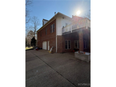 BEAUTIFUL TRANSITIONAL IN A GOLF COURSE COMMUNITY. THIS HOME HAS on Lake Chesdin Golfers Club in Virginia - for sale on GolfHomes.com, golf home, golf lot