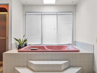 Welcome to this beautiful one-owner, all-brick 3-bedroom, 2.5 on River Falls Plantation in South Carolina - for sale on GolfHomes.com, golf home, golf lot