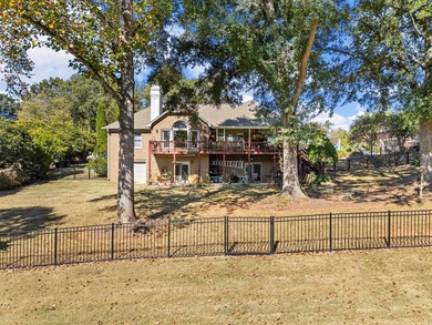 Welcome to this beautiful one-owner, all-brick 3-bedroom, 2.5 on River Falls Plantation in South Carolina - for sale on GolfHomes.com, golf home, golf lot