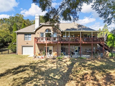 Welcome to this beautiful one-owner, all-brick 3-bedroom, 2.5 on River Falls Plantation in South Carolina - for sale on GolfHomes.com, golf home, golf lot