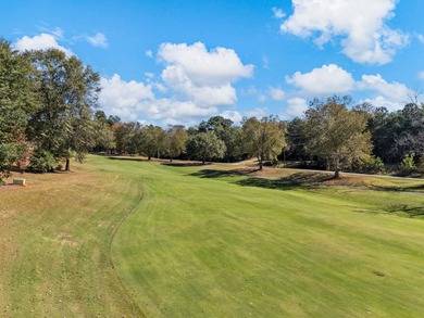 Welcome to this beautiful one-owner, all-brick 3-bedroom, 2.5 on River Falls Plantation in South Carolina - for sale on GolfHomes.com, golf home, golf lot