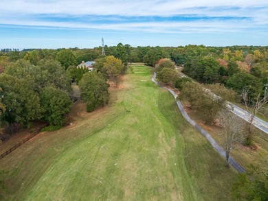 Welcome to this beautiful one-owner, all-brick 3-bedroom, 2.5 on River Falls Plantation in South Carolina - for sale on GolfHomes.com, golf home, golf lot