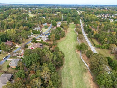 Welcome to this beautiful one-owner, all-brick 3-bedroom, 2.5 on River Falls Plantation in South Carolina - for sale on GolfHomes.com, golf home, golf lot