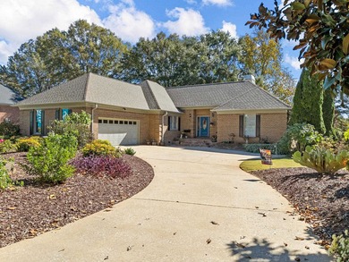 Welcome to this beautiful one-owner, all-brick 3-bedroom, 2.5 on River Falls Plantation in South Carolina - for sale on GolfHomes.com, golf home, golf lot