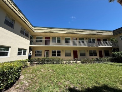 Totally updated first floor condo in active 55+ community with on Vero Beach South Golf Course in Florida - for sale on GolfHomes.com, golf home, golf lot