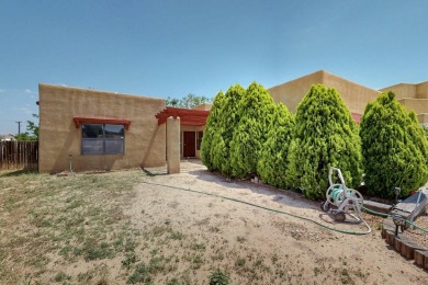 Beautiful home in gated community! This charming home is in the on Santa Fe Country Club in New Mexico - for sale on GolfHomes.com, golf home, golf lot