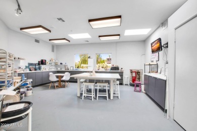 Check out this Scottsdale Gem! A 1 bed/1 bath on the 5th floor on Scottsdale Shadows in Arizona - for sale on GolfHomes.com, golf home, golf lot